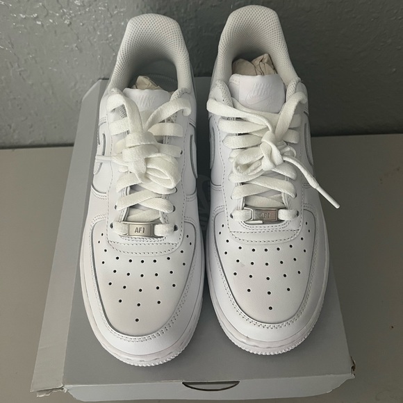 White Nike Air Force 1 size 6.5 - Picture 5 of 7